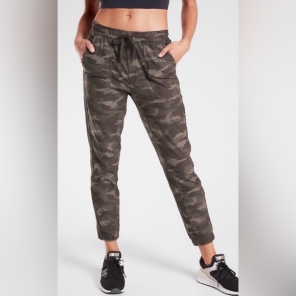 Athleta Pants - Athleta Pants Women’s 12 Green Camo Farallon Jogger Casual